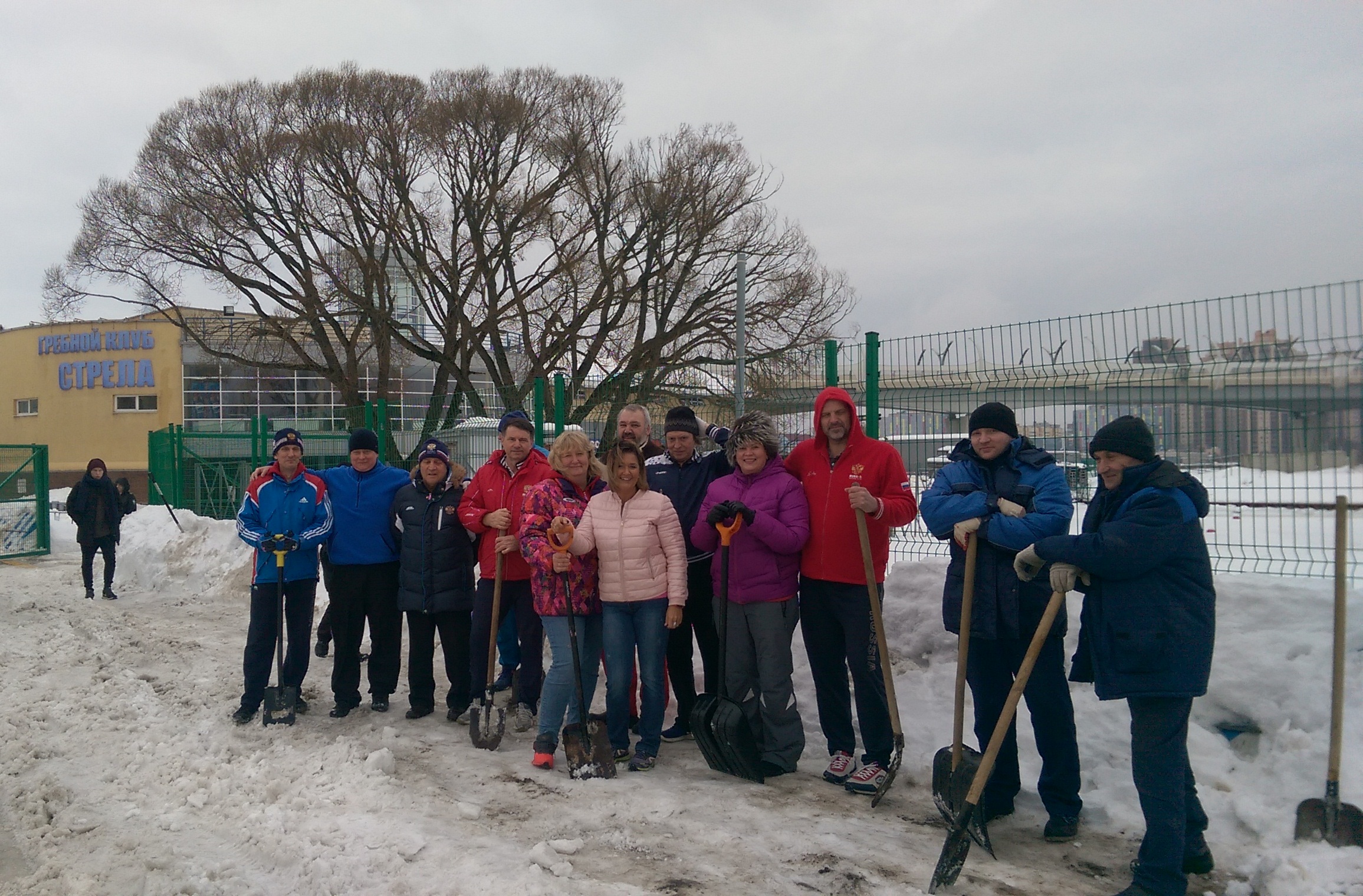 ШВСМ по водным видам спорта приняла участие в общегородском субботнике