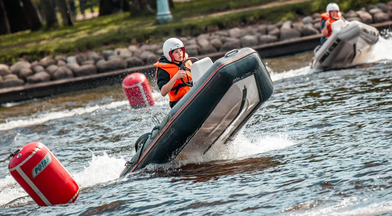 Завершились Всероссийские соревнования и Первенство Санкт-Петербурга по водно-моторному спорту FF