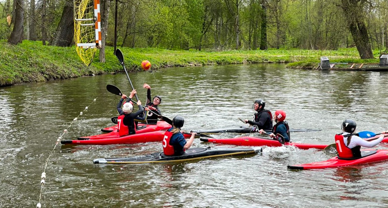 Спортсмены отделения кануполо официально открыли сезон 2022 на открытой воде