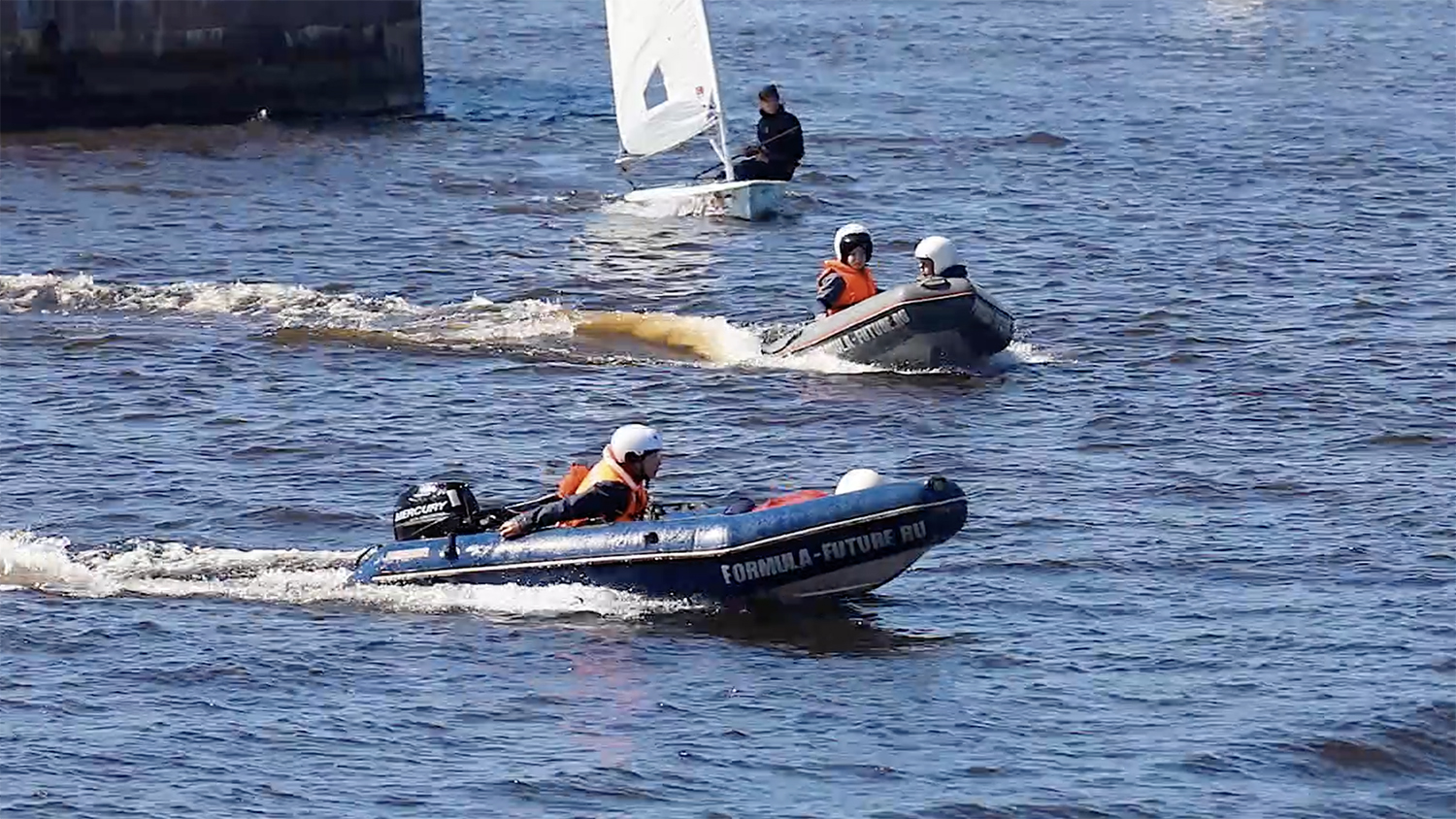 На Петровской косе завершились всероссийские соревнования и первенство Санкт-Петербурга по водно-моторному спорту.