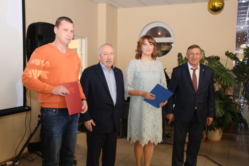 С наступающим Новым годом!