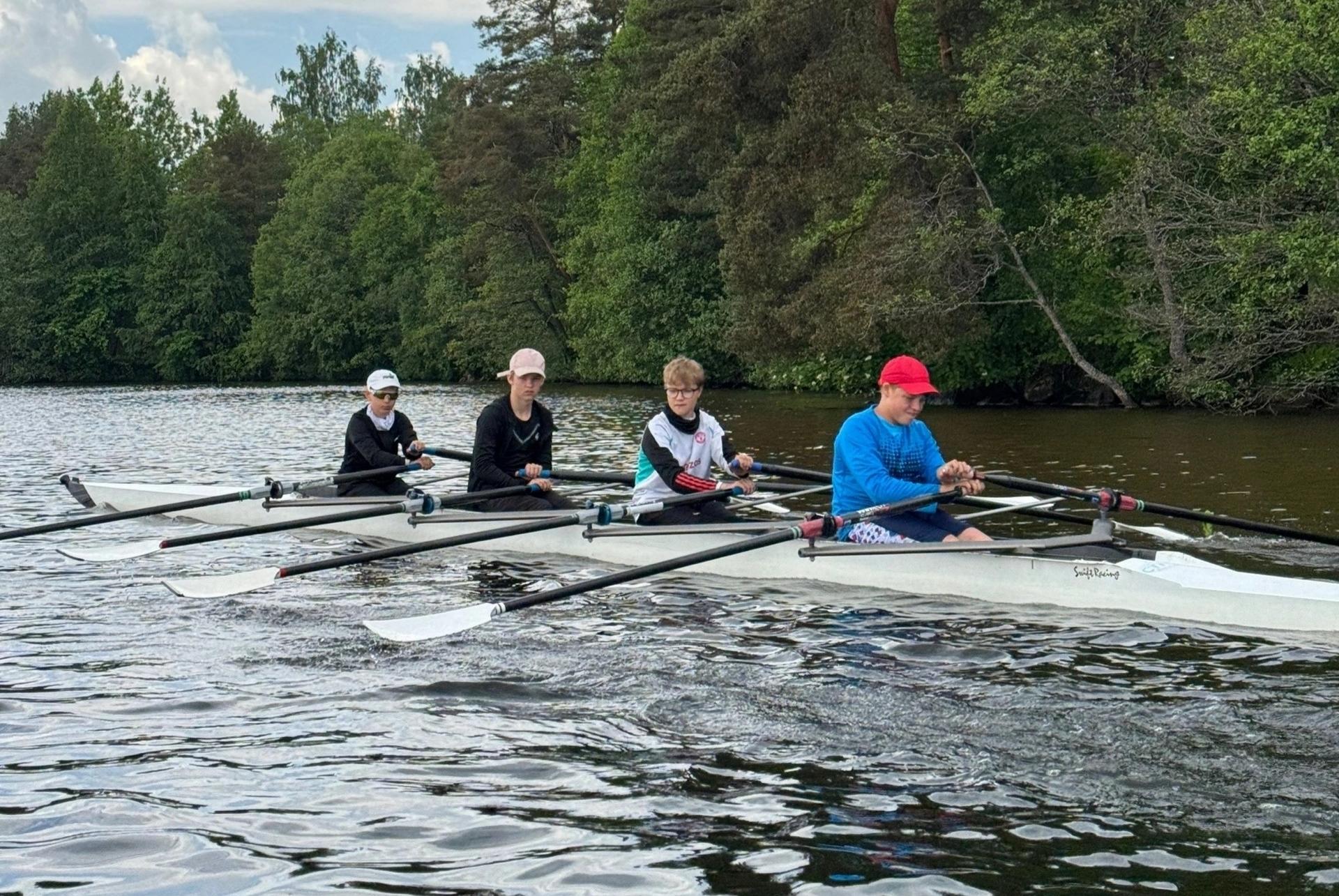 Спортсмены отделения гребного спорта СШОР «ШВСМ по водным видам спорта им. Ю.С. Тюкалова» на учебно-тренировочном мероприятии в Токсово,Ленинградская область