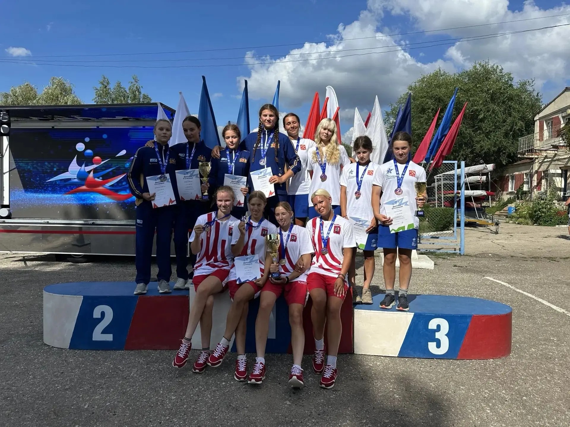 Спортсмены СШОР «ШВСМ по водным видам спорта им. Ю. С. Тюкалова» пополнили копилку медалей двумя бронзовыми наградами XIII летней Спартакиады учащихся России по гребле на байдарках и каноэ